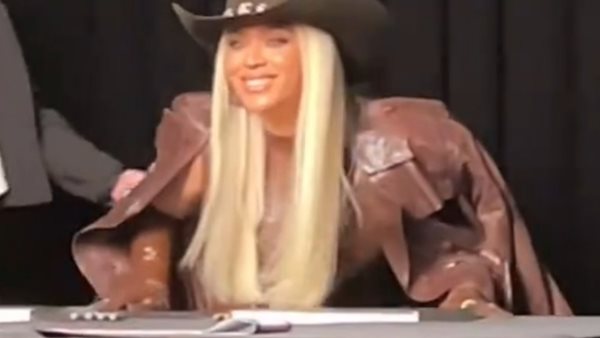 Το ολοκαίνουριο album της Beyonce κυκλοφόρησε σήμερα!