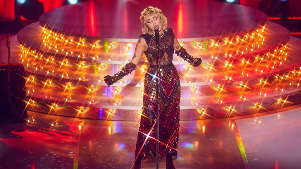 Η #Pride εκδοχή της Miley Cyrus στο θρυλικό "Believe" της Cher