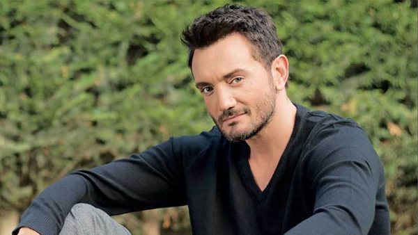 Συγκινημένος ο Χρήστος Μενιδιάτης μιλάει για την απώλεια του πατέρα του αλλά και την πατρότητα