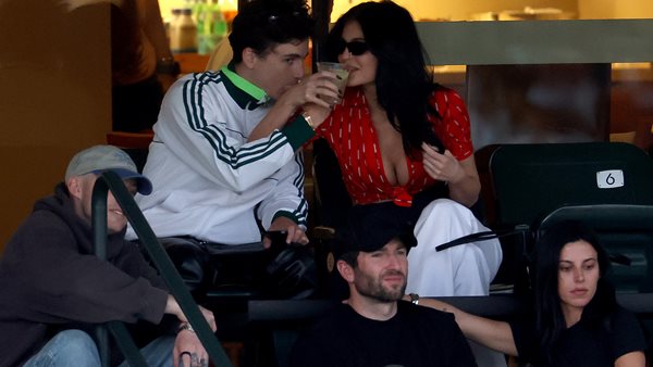 Timothee Chalamet-Kylie Jenner τρυφερών ενσταντανέ συνέχεια.