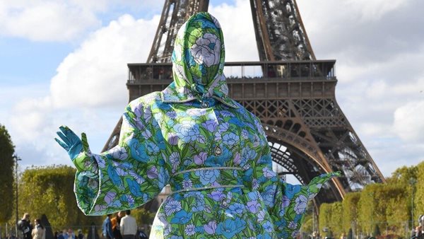 Yay or Nay; Η εκκεντρική εμφάνιση της Cardi B στο Παρίσι