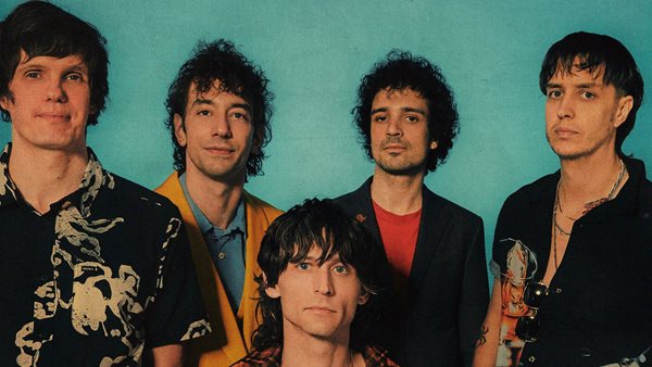 "Starting Again" - Οι Strokes τιζάρουν νέο single σε πολιτική διαφήμιση