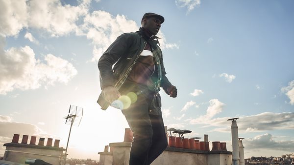 Στο νέο trailer του 'Lupin' ο Omar Sy παίζει τα ρέστα του