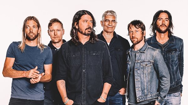 Οι Foo Fighters σε groovy cover των Bee Gees