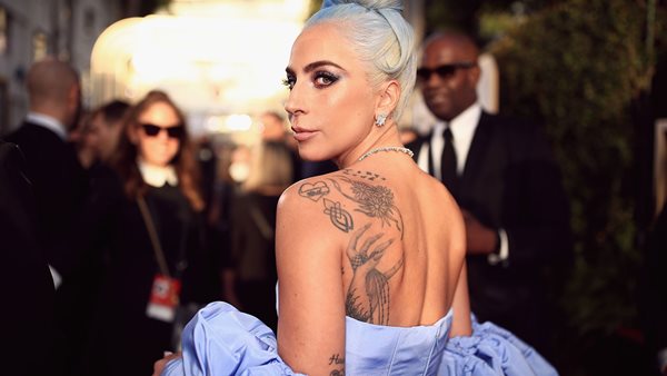 Lady Gaga - Το τεράστιο μπουκέτο με λουλούδια από τον σύντροφό της