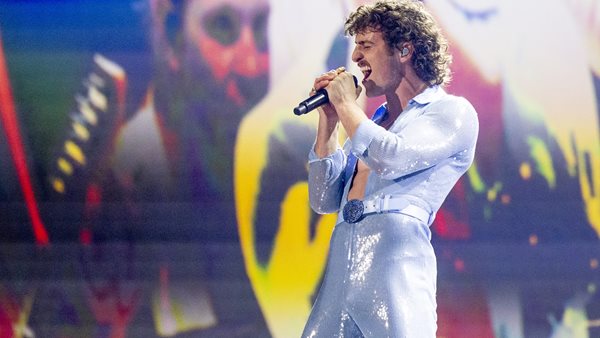 Δείτε την Heidi Klum να... αλλάζει ρούχα στον Benson Boone.