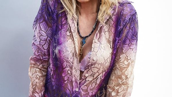 Άννα Βίσση: γιορτάζει 50 χρόνια στη μουσική με νέες επιτυχίες!