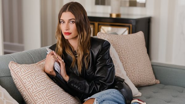 Η Hailey Bieber μιλά για το ενδεχόμενο απόκτησης οικογένειας με τον Justin