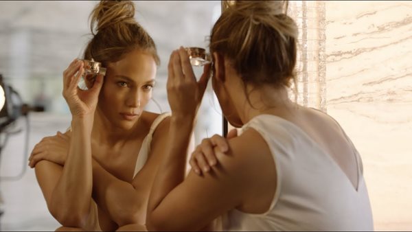 Η before bed ρουτίνα της Jennifer Lopez on camera