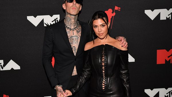 Kourtney Kardashian - Το creepy ερωτικό σχόλιο που άφησε σε ανάρτηση του Travis Barker