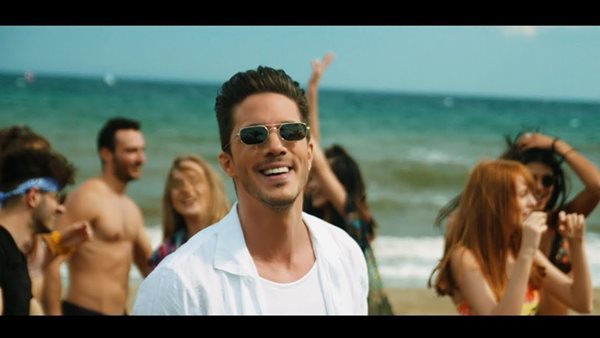 "Βάλ'το Τέρμα": Νέο single και βιντεοκλίπ από τον Νίκο Οικονομόπουλο
