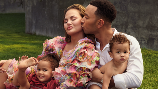 Chrissy Teigen: Η σύζυγος του John Legend έκανε τεστ για τον Covid-19