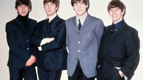 Δείτε τους δύο εν ζωή Beatles να παίζουν ξανά μαζί