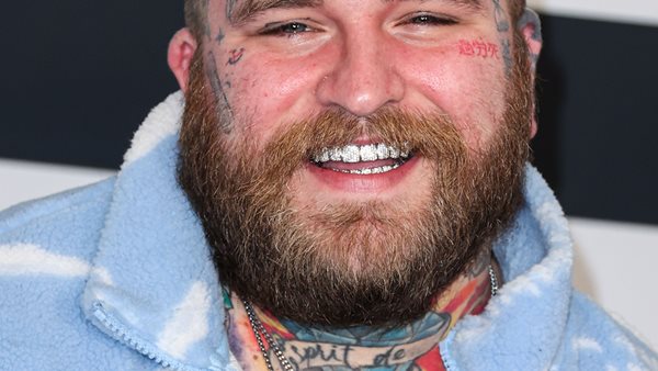 H νέα μεγάλη επιτυχία του Teddy Swims λέγεται "The Door"