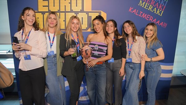 Η Μαρίνα Σάττι σε ρόλο vlogger – Περνάει ένα 24ωρο με τους fans της και το μοιράζεται στα social media