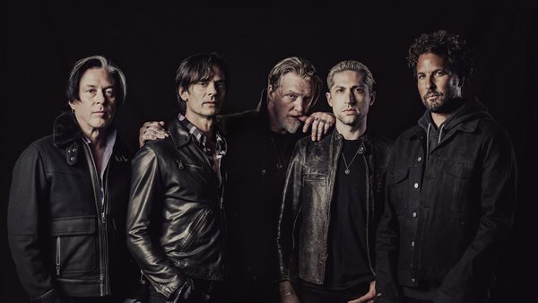 Οι Queens Of The Stone Age ακύρωσαν 8 συναυλίες, μεταξύ αυτών και της Αθήνας
