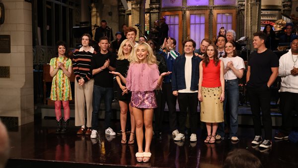 Η Sabrina Carpenter παρουσιάσε το Saturday Night Live.