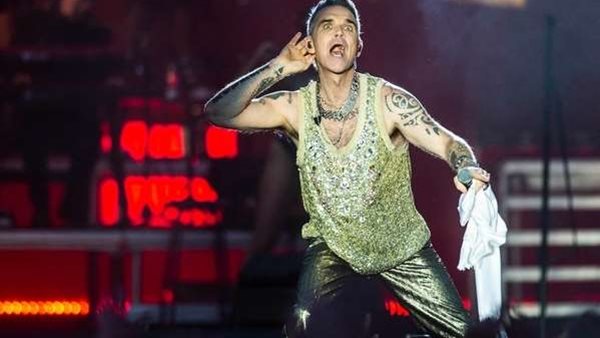 Ο Robbie Williams κάνει στριπτίζ στο ντοκιμαντέρ για τη ζωή του στο Netflix