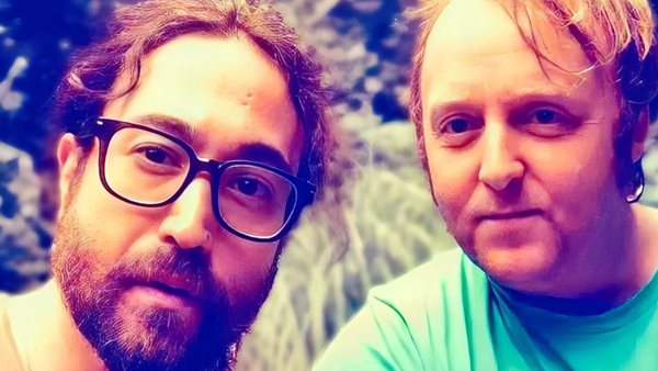 Ακούστε το τραγούδι που έγραψαν οι γιοι των Paul McCartney και John Lennon