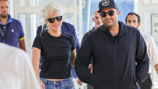 Lady Gaga-Michael Polansky αποχωρούν από την Βενετία με στυλ