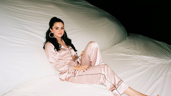 "I Can't Get Enough": Οι μινιατούρες του J Balvin και της Selena Gomez στο music video