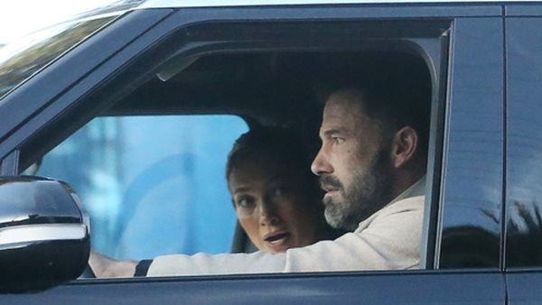 Jennifer Lopez απέναντι στις θαυμάστριες του Ben Affleck!