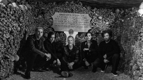 Οι Queens Of The Stone Age παρουσιάζουν το "Alive in the Catacombs", την κινηματογραφική πραγματοποίηση ενός ονείρου