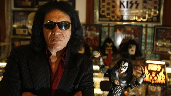 Ο Gene Simmons πιστεύει πως όλες οι μπάντες θα έπρεπε να ακυρώσουν shows στη Ρωσία