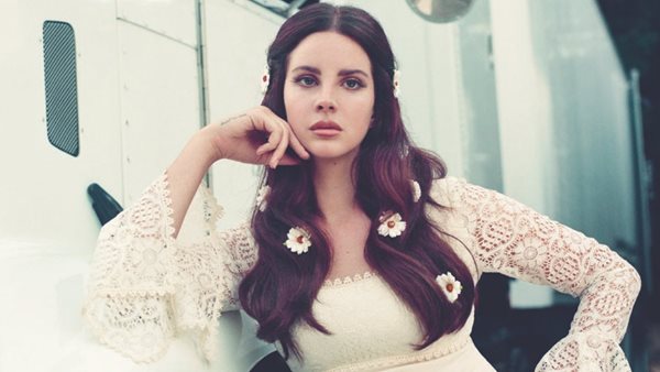 Έξαλλη η Lana Del Rey με τις μεγαλύτερες stars της ποπ μουσικής σκηνής