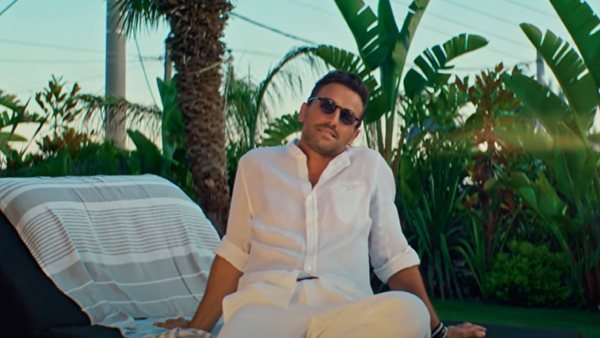 Ο Νίκος Βέρτης "σαρώνει" με τη Νο.1 επιτυχία του "Σ’ Αγαπάω"