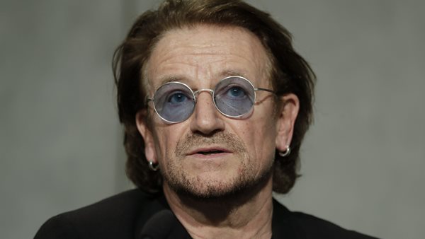 Bono - Ντρέπεται για τη φωνή του σε ορισμένα από τα αρχικά τραγούδια των U2