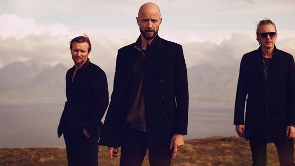 Madrugada - Το νέο τους album "Chimes At Midnight" είναι #1 στην Ελλάδα