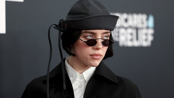 Το "BIRDS OF A FEATHER" ξεπερνάει τα 2 δις streams