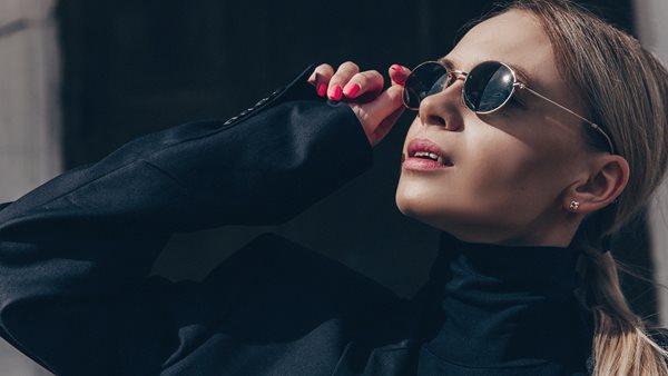 Γυαλιά ηλίου - Μάθε σε 3΄ γιατί είναι τόσο σημαντικό να τα φοράς