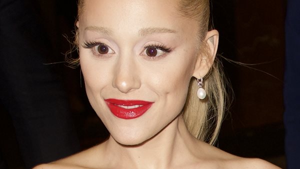 Πρεμιέρα Spamalot. Εντυπωσιακή η εμφάνιση της Ariana Grande!