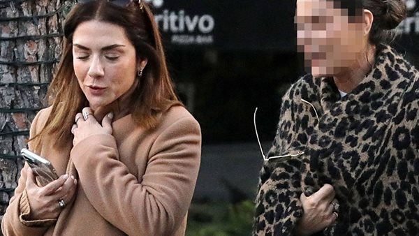 Βάσω Λασκαράκη, βόλτα στην Γλυφάδα με φίλη της.
