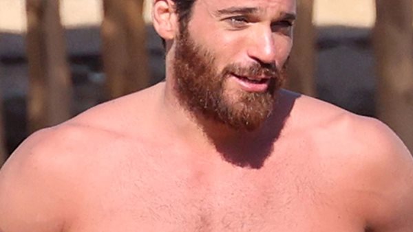 O Can Yaman αναστάτωσε την Μύκονο!