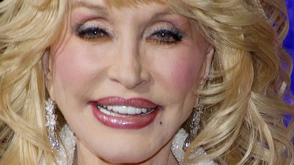 Η Dolly Parton σχολιάζει το remake του "Jolene" από Beyonce!
