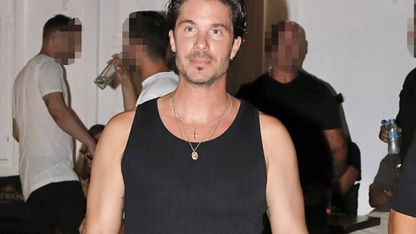 Νίκος Οικονομόπουλος στη Μύκονο!