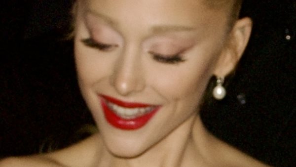 H Ariana Grande προσπαθεί να "τιθασεύσει" τους fans της!