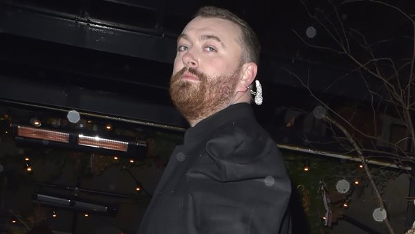 Άλλη μια εμβληματική εμφάνιση του Sam Smith!