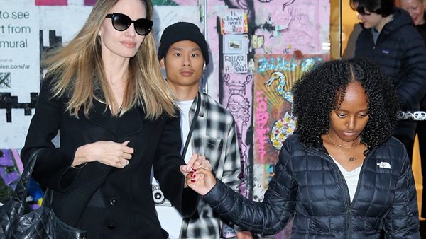 H Angelina Jolie με τα παιδιά της Zahara και Pax Jolie-Pitt