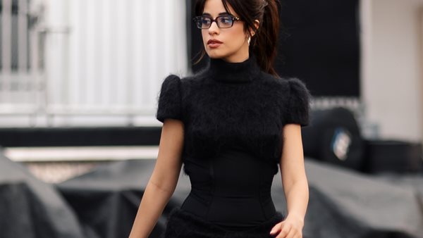 Statement εμφάνιση από την Camila Cabello στο Μαιάμι.