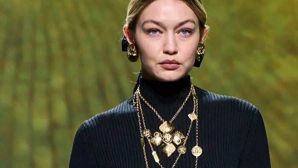 Η Gigi Hadid πιο όμορφη από ποτέ στο Παρίσι!
