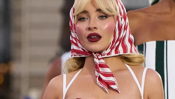 Αυτό το καλοκαίρι ανήκει στην Sabrina Carpenter!