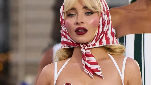 Ασταμάτητη Sabrina Carpenter No1 στο Billboard Hot 100!