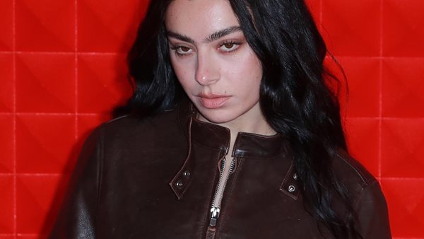 #throwbackthursday και ξανακούμε Charlie XCX "Boom Clap"