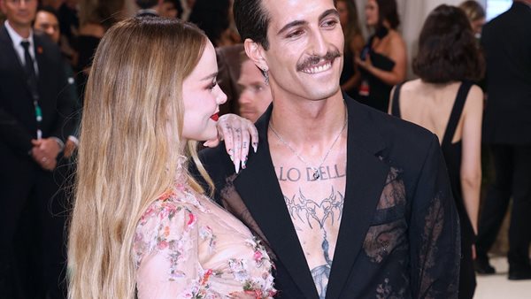 O έρωτας ταιριάζει στον Damiano! Δείτε τον με Dove Cameron!