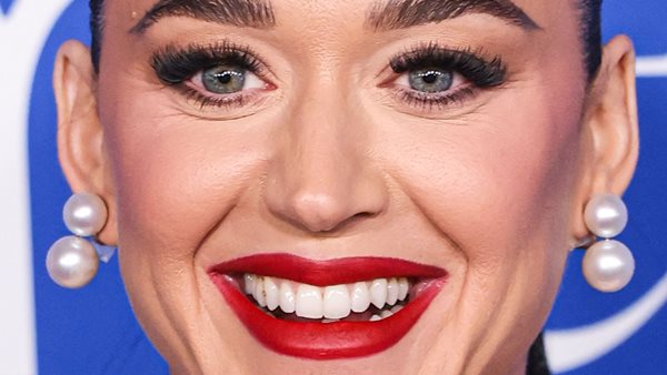 H Katty Perry δεν θα ξανατραγουδήσει το "Wide Awake"