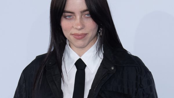 900 εκ streams για το "Birds of a Feather" της Billie Eilish